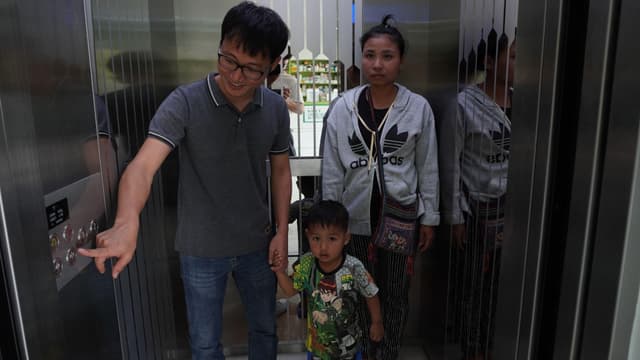 Dr. Mo with Siete and his mother at the hospital